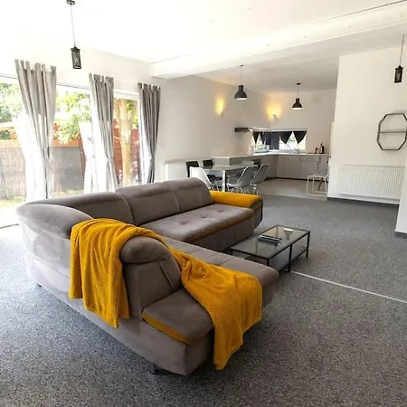 Modern 4 Bedroom Near Warsaw Parking/wifi/200m2 *