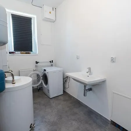 Modern 4 Bedroom Near Warsaw Parking/wifi/200m2 * Marki (Wolomin)