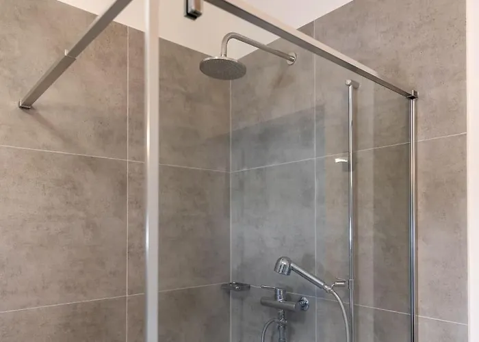 Вилла Modern 4 Bedroom Near Warsaw Parking/wifi/200m2 Марки