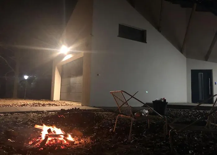 Modern 4 Bedroom Near Warsaw Parking/wifi/200m2 Вилла