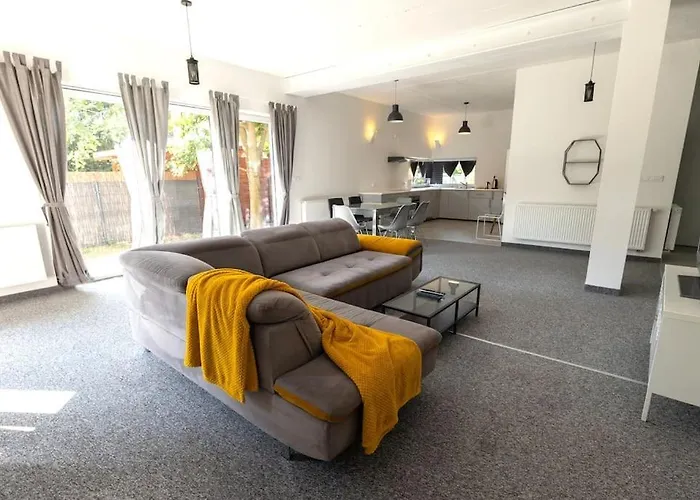 Modern 4 Bedroom Near Warsaw Parking/wifi/200m2 *