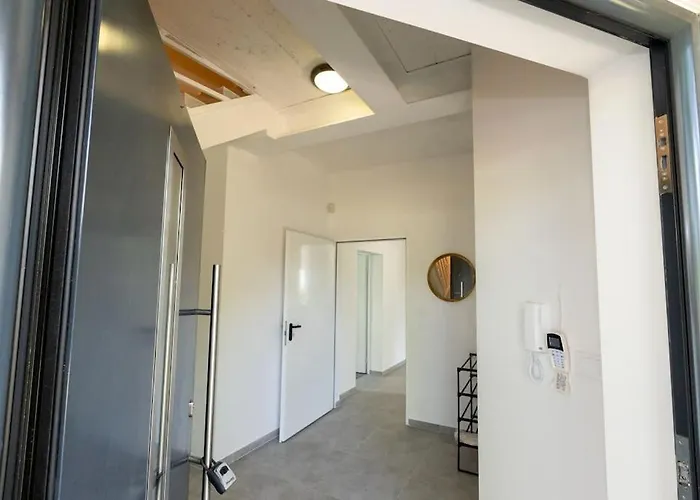 Вилла Modern 4 Bedroom Near Warsaw Parking/wifi/200m2 Марки