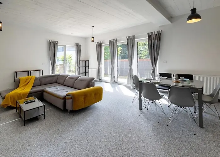 Modern 4 Bedroom Near Warsaw Parking/wifi/200m2 * Марки