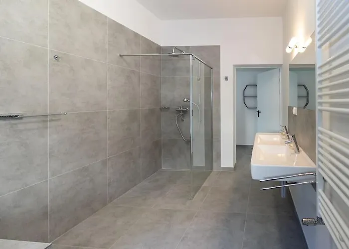 Вилла Modern 4 Bedroom Near Warsaw Parking/wifi/200m2 Марки