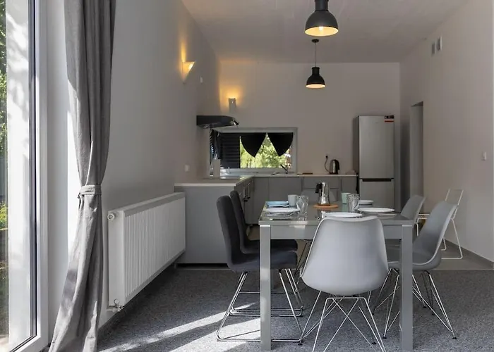 Modern 4 Bedroom Near Warsaw Parking/wifi/200m2 *